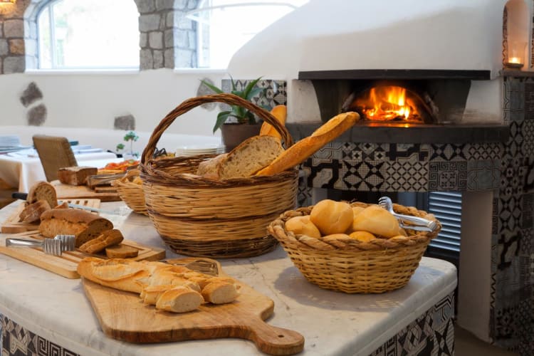 Restaurant & Bar - bread